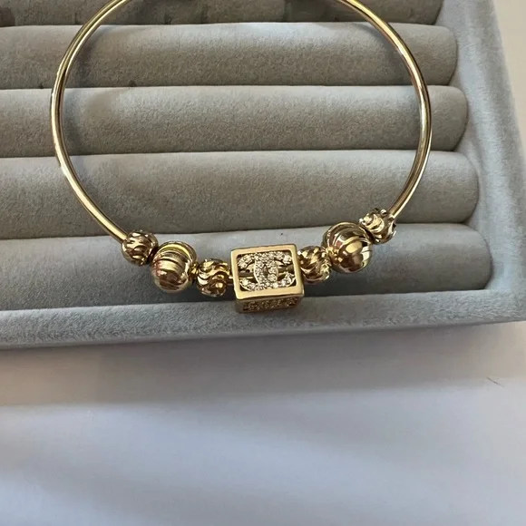 Pretty bangle gold tone with crystal - Picture 2 of 3